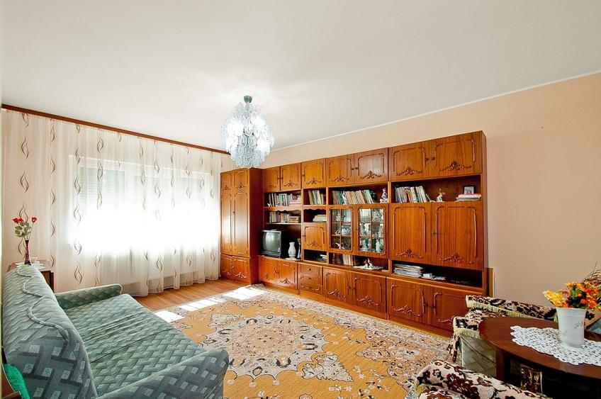 Apartament cu 2 camere decomandat în Central