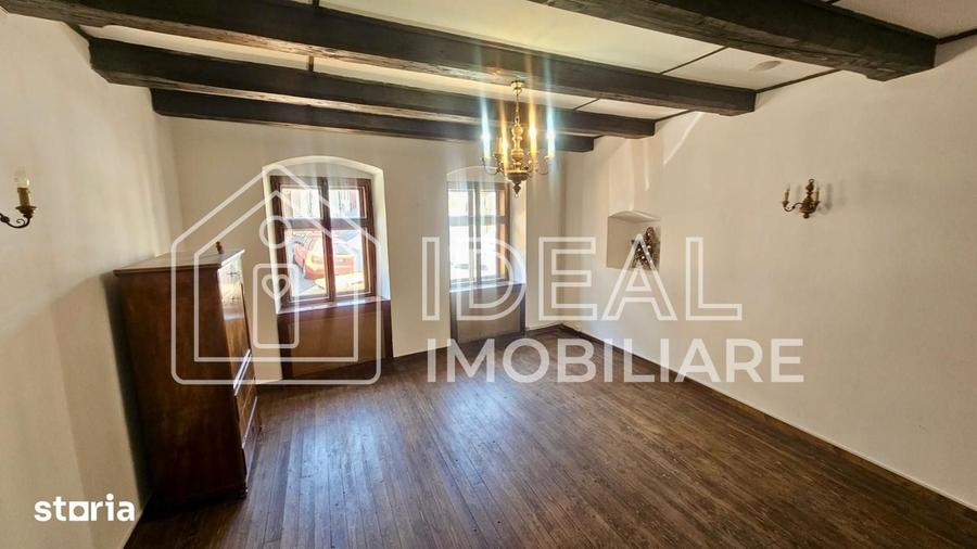 Casă cu 7 camere cu Teren 100 Mp în Ultracentral