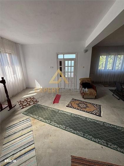 Casă cu 4 camere în Colțirea