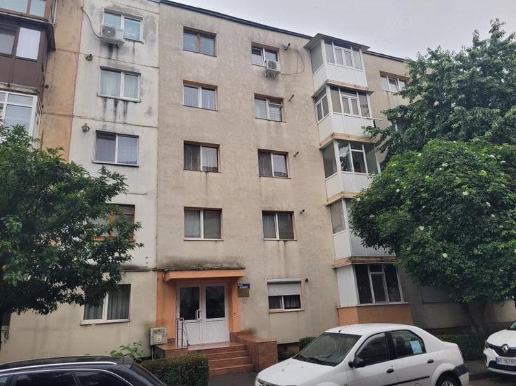 Apartament cu 3 camere semidecomandat în Banat