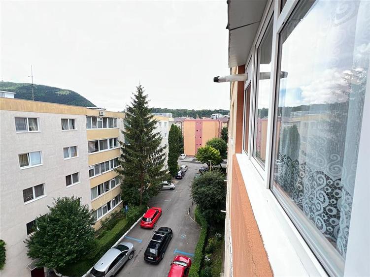Apartament cu 3 camere decomandat, mobilat în Astra