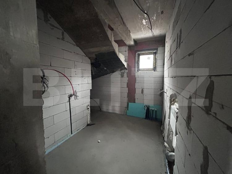 Casă individuală cu 4 camere cu Canalizare în Exterior Est