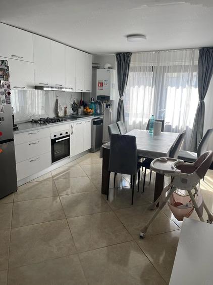 Apartament cu 3 camere decomandat în Central