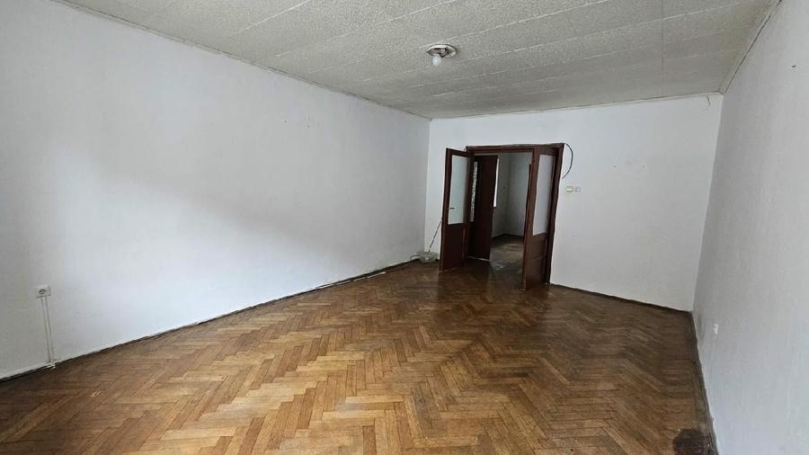 Casă individuală cu 3 camere cu Teren 130 Mp în Central