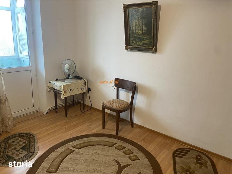 Apartament cu 3 camere nedecomandat în Gară