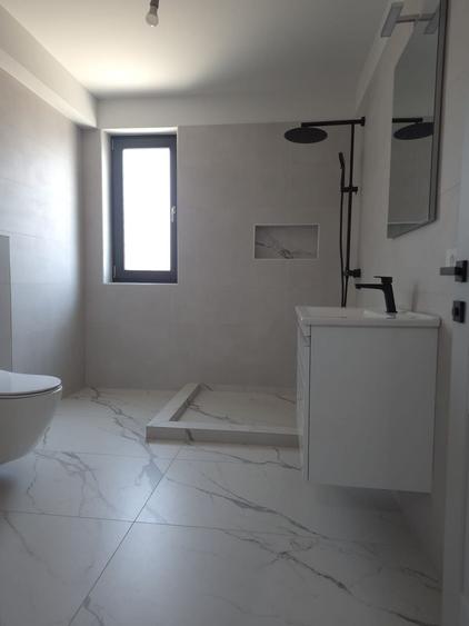 Casă individuală cu 5 camere cu Canalizare în Central