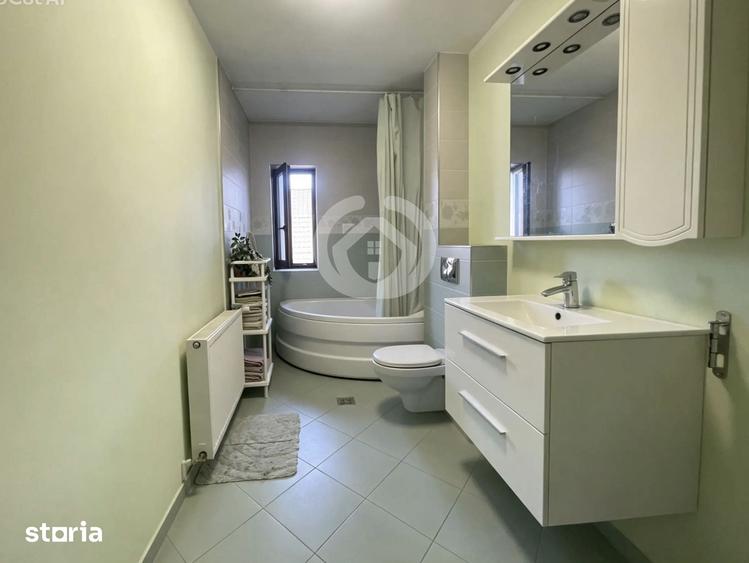 Casă cu 6 camere cu Teren 248 Mp în Central