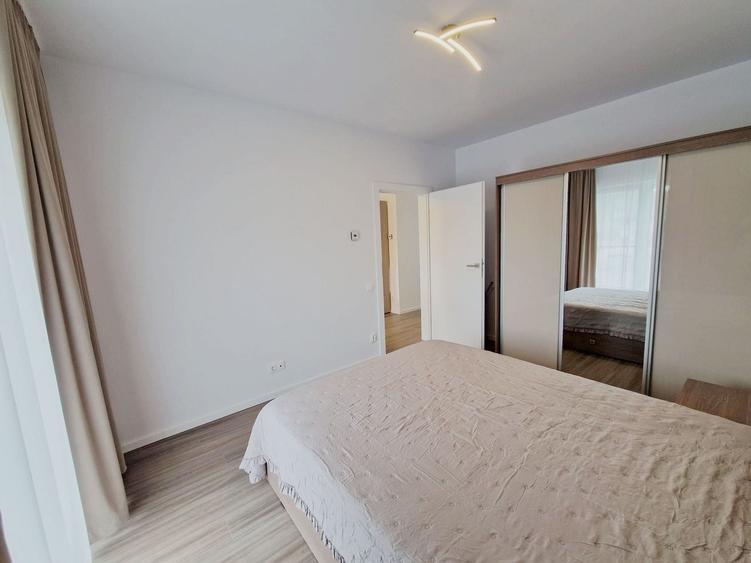 Apartament cu 3 camere semidecomandat, mobilat în Florești