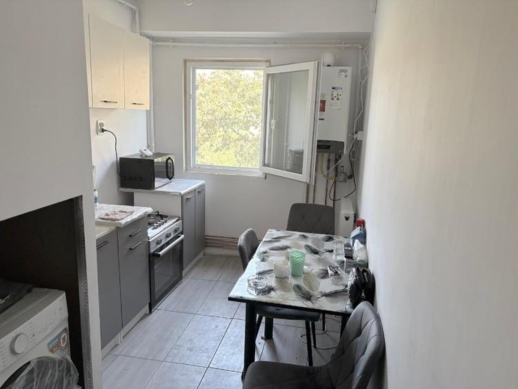 Apartament cu 2 camere decomandat, mobilat în Dâmbovița