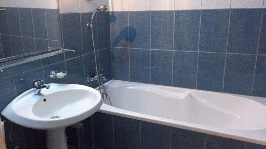 Apartament cu 3 camere decomandat în Tineretului
