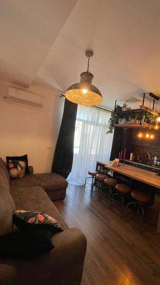 Apartament cu 3 camere semidecomandat, mobilat în Dumbrăvița