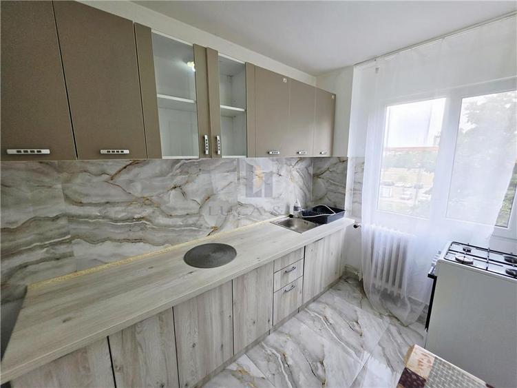 Apartament cu 3 camere semidecomandat în Circumvalațiunii