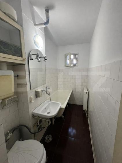 Apartament cu 2 camere semidecomandat, mobilat în Craiovița Nouă