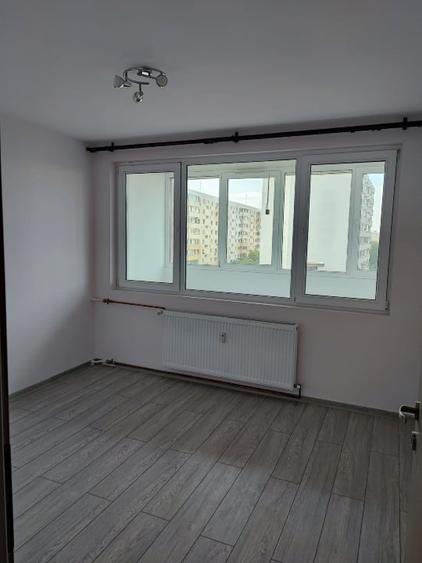 Apartament cu 2 camere semidecomandat, mobilat în Baba Novac