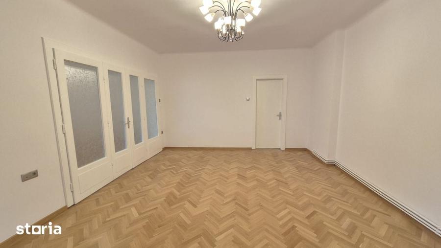 Apartament cu 2 camere decomandat în Centrul Istoric