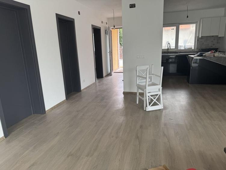 Casă cu 3 camere cu Teren 500 Mp în Sânmihaiu Român