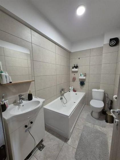 Apartament cu 3 camere decomandat în Vișani