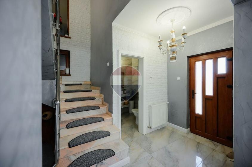 Casă individuală cu 4 camere cu Teren 250 Mp în Paleu