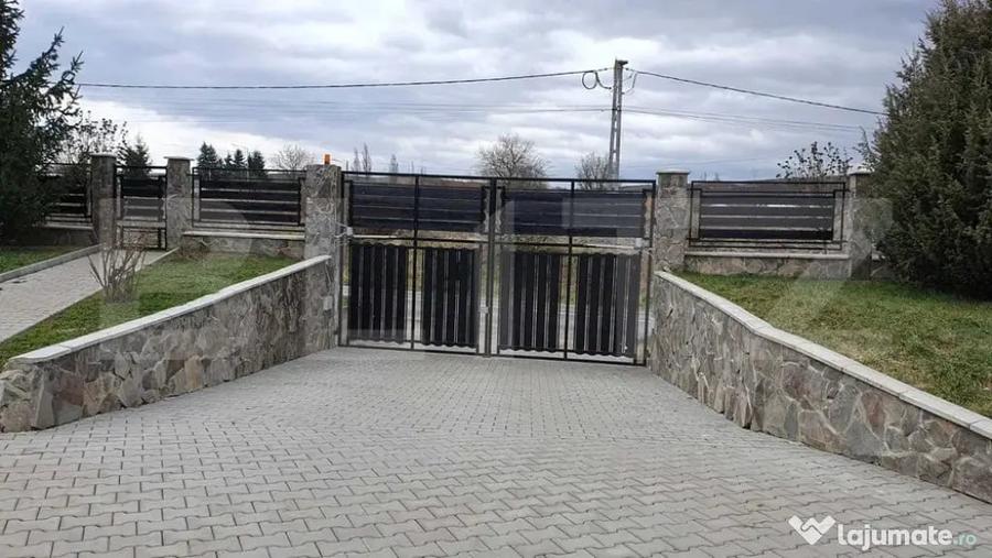 Casă cu 4 camere cu Teren 4472 Mp în Central