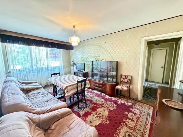 Apartament cu 3 camere semidecomandat, mobilat în Central