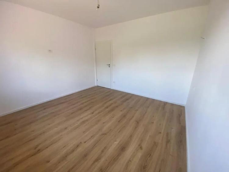 Casă cu 3 camere în Valea Adâncă