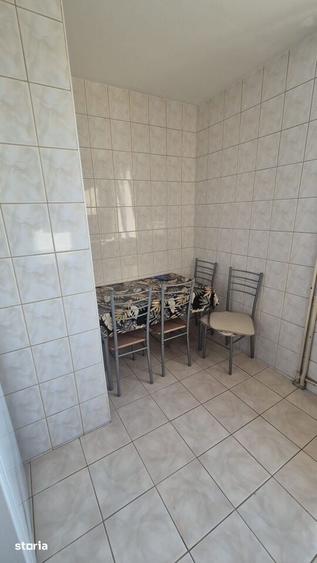Apartament cu 3 camere semidecomandat în Giurgiului