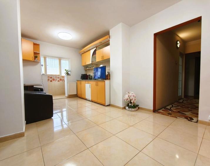 Apartament cu 3 camere decomandat în Decebal