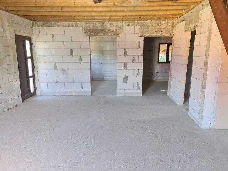 Casă cu 4 camere cu Teren 1744 Mp în Crăcăoani
