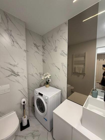 Apartament cu 3 camere semidecomandat în Parcul Carol