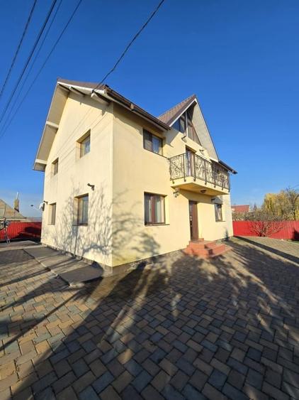 Casă individuală cu 4 camere cu Canalizare în Siretu (Săucești)
