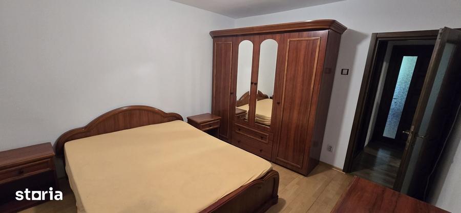 Apartament cu 3 camere decomandat în Mioriței