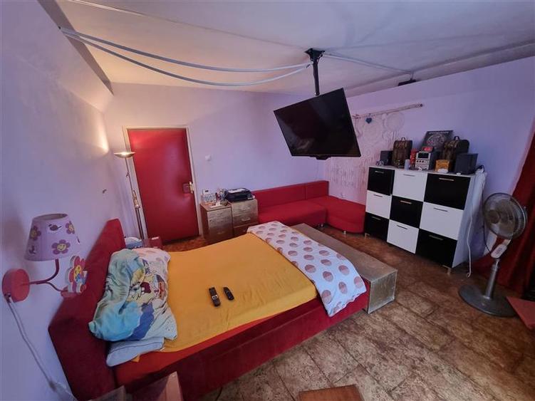 Casă cu 8 camere cu Garaj în Sâncraiu de Mureș