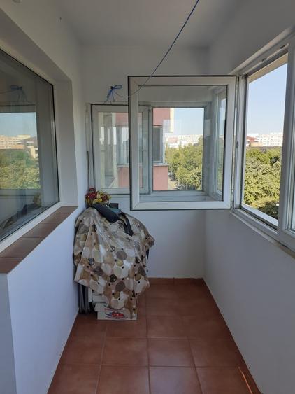 Apartament cu 3 camere decomandat în Lacul Tei