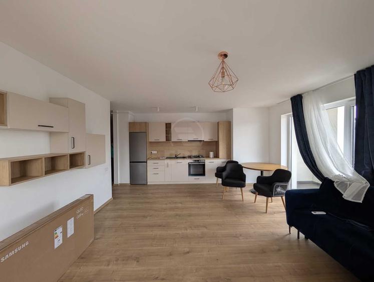 Apartament cu 3 camere semidecomandat în Florești