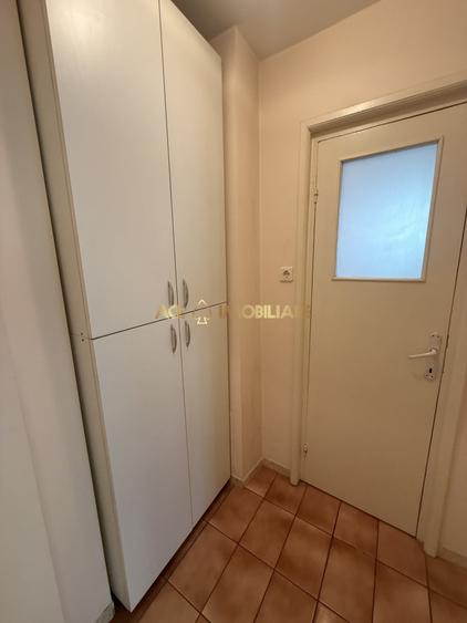 Apartament cu 3 camere decomandat, mobilat în P-ța Reșița