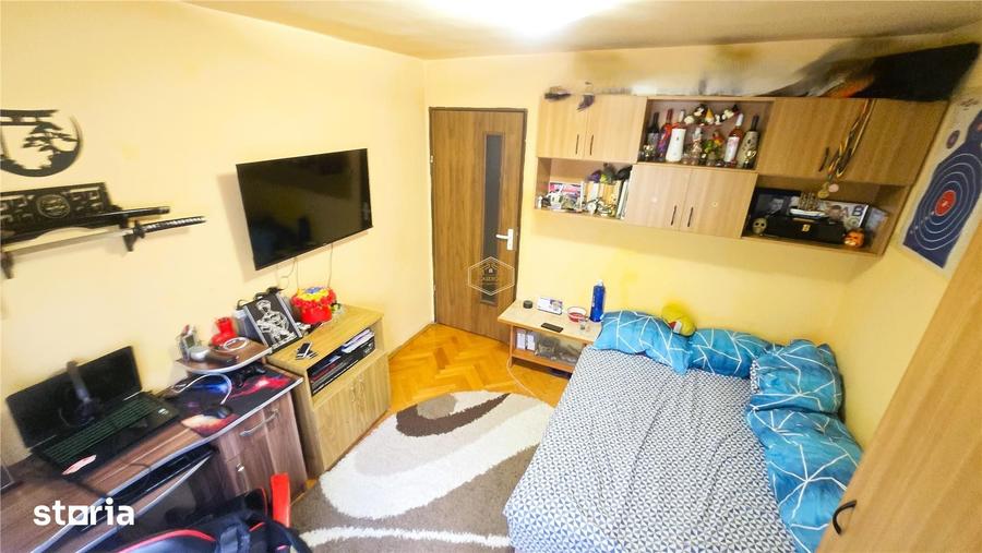 Apartament cu 3 camere semidecomandat în Micro 16