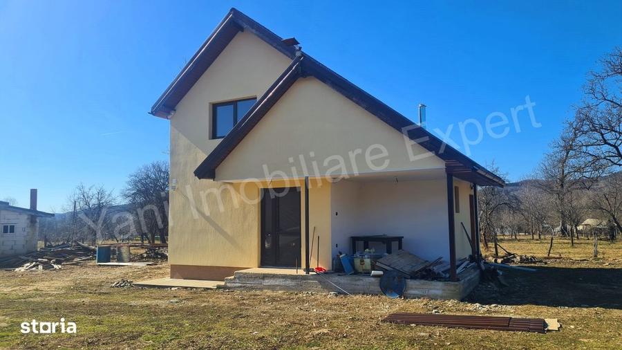 Casă cu 3 camere în Stănești