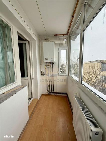 Apartament cu 3 camere semidecomandat în Podu Roș