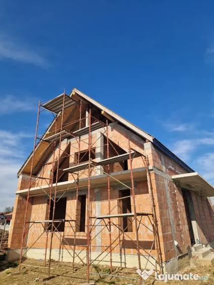 Casă cu 4 camere cu Teren 750 Mp în Cătălina