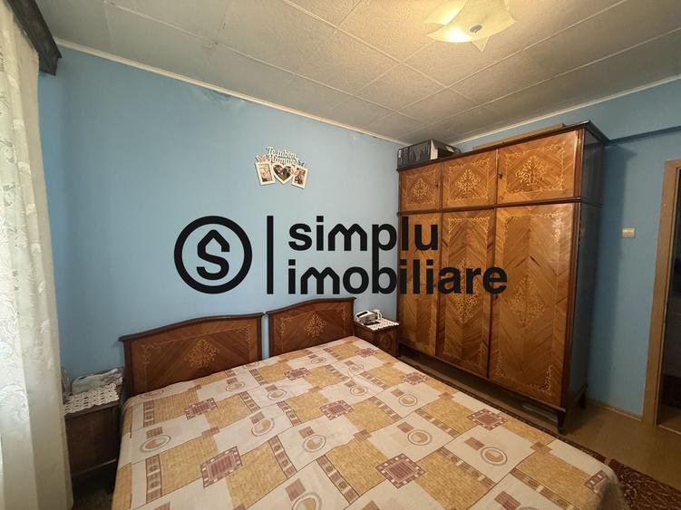 Apartament cu 3 camere semidecomandat în Rovine