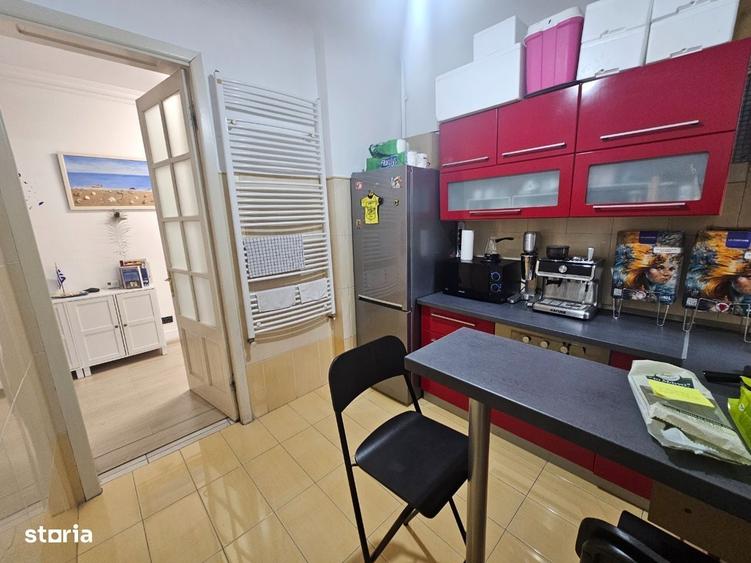 Apartament cu 4 camere decomandat în Victoriei