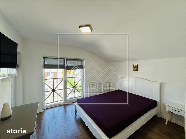 Casă cu 4 camere cu Teren 211 Mp în Roșia