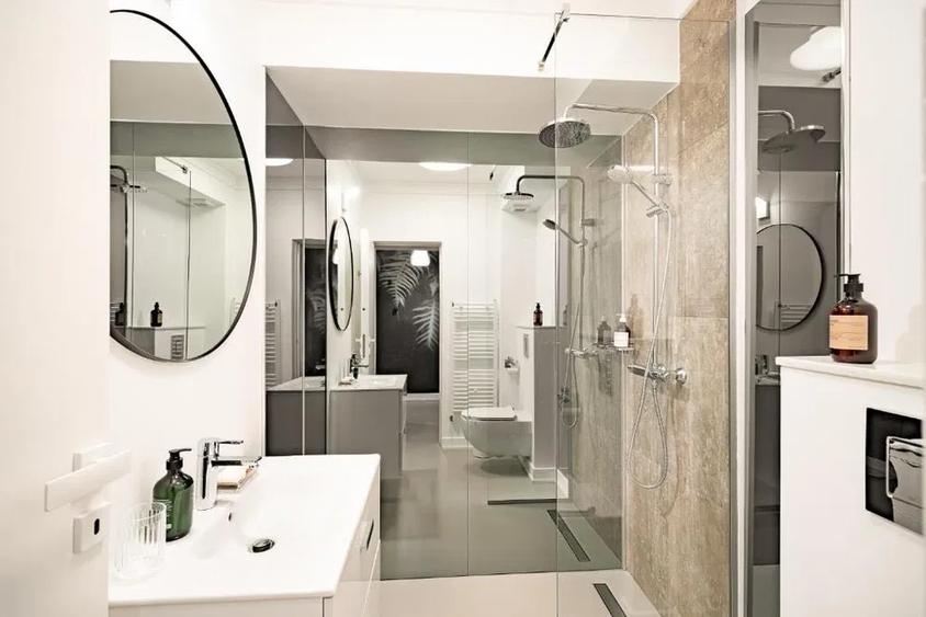 Apartament cu 3 camere decomandat în Central