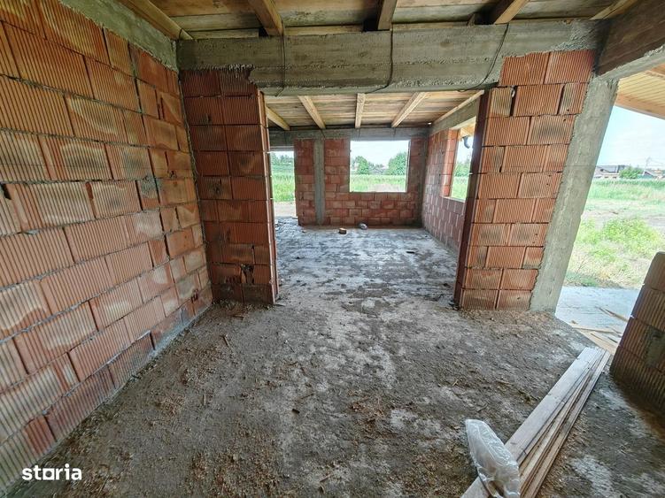 Casă cu 3 camere cu Teren 400 Mp în Hemeiuș