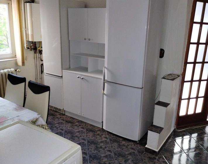 inchiriez apartament 2 camere ,decomandat, amenajat, etajul 2 - 3
