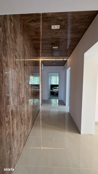 Apartament cu 5 camere în Sud