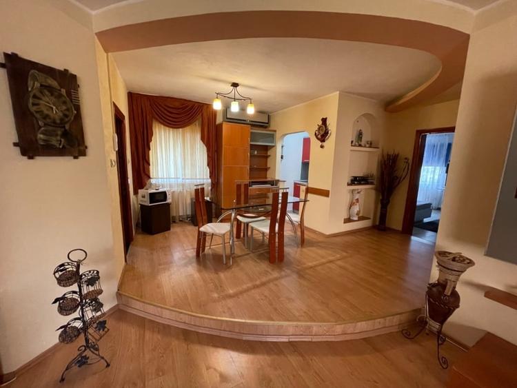 Apartament cu 3 camere decomandat în Sud