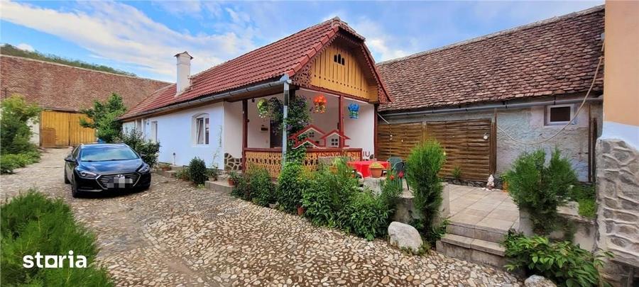 Casă cu 5 camere semidecomandat cu Teren 3190 Mp în Gârbova