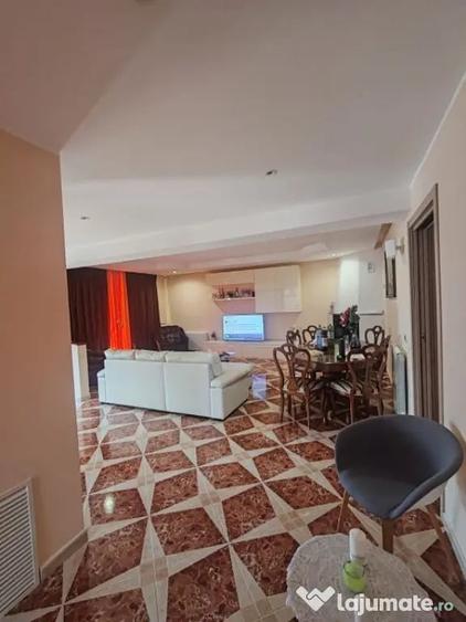 Casă cu 7 camere cu Teren 1000 Mp în Văleni