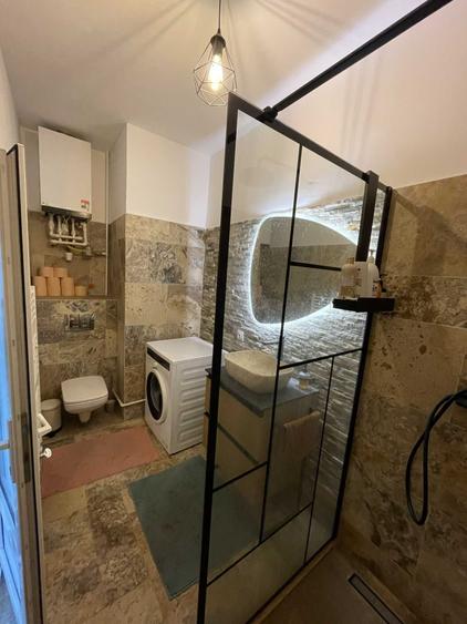 Apartament cu 2 camere decomandat, mobilat în Central